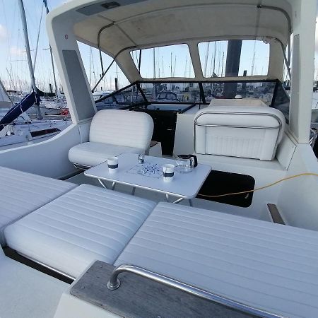 Sejour Insolite Sur Un Yacht. Bateau Hotel A Quai. La Rochelle  Bagian luar foto