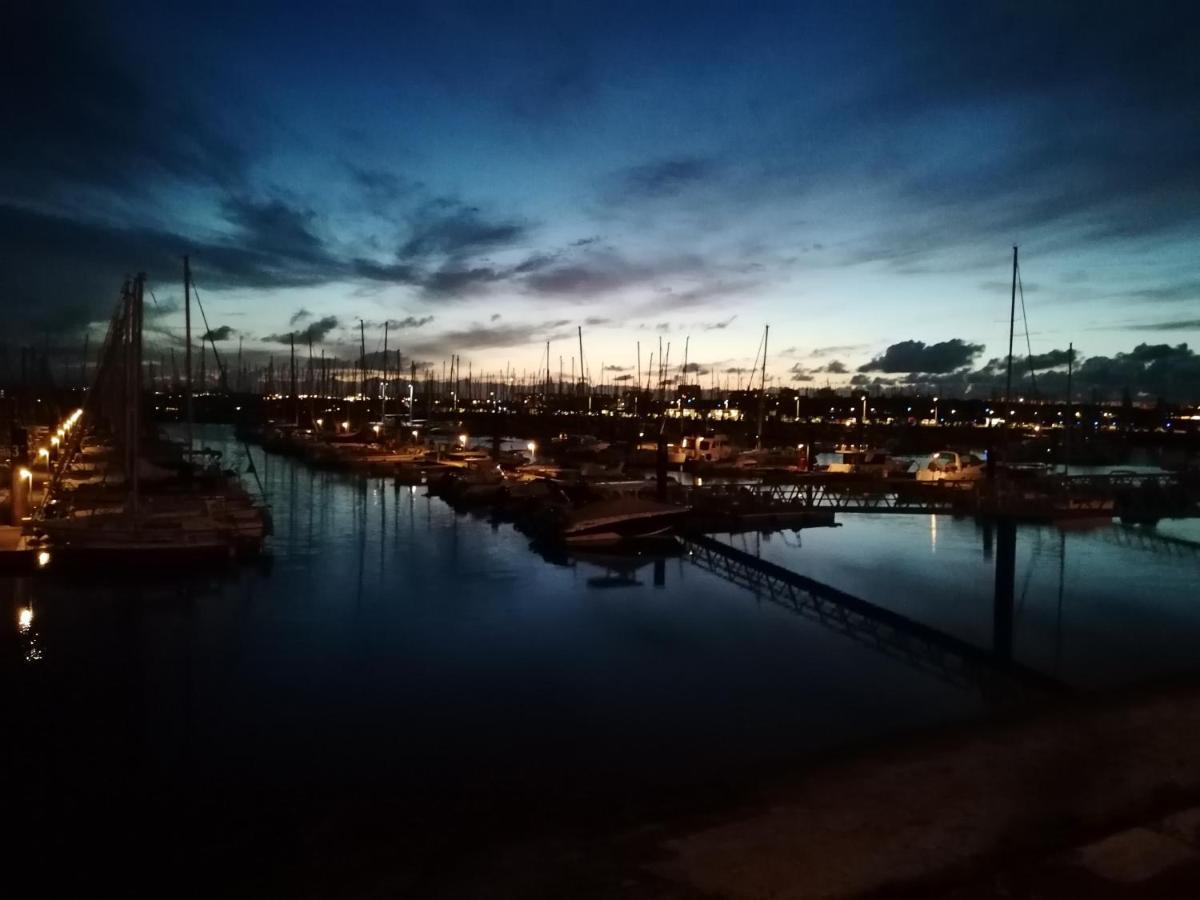 Sejour Insolite Sur Un Yacht. Bateau Hotel A Quai. La Rochelle  Bagian luar foto