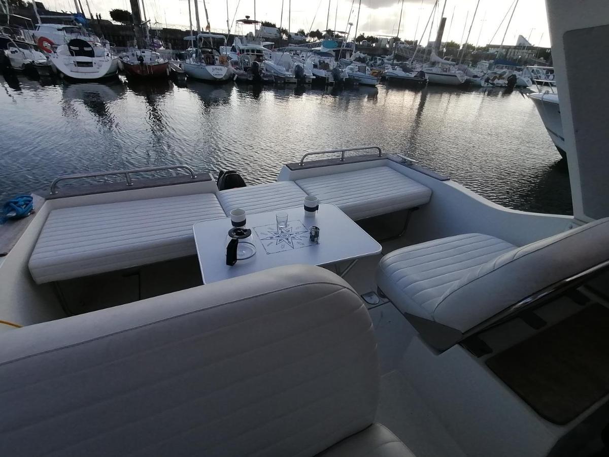 Sejour Insolite Sur Un Yacht. Bateau Hotel A Quai. La Rochelle  Bagian luar foto